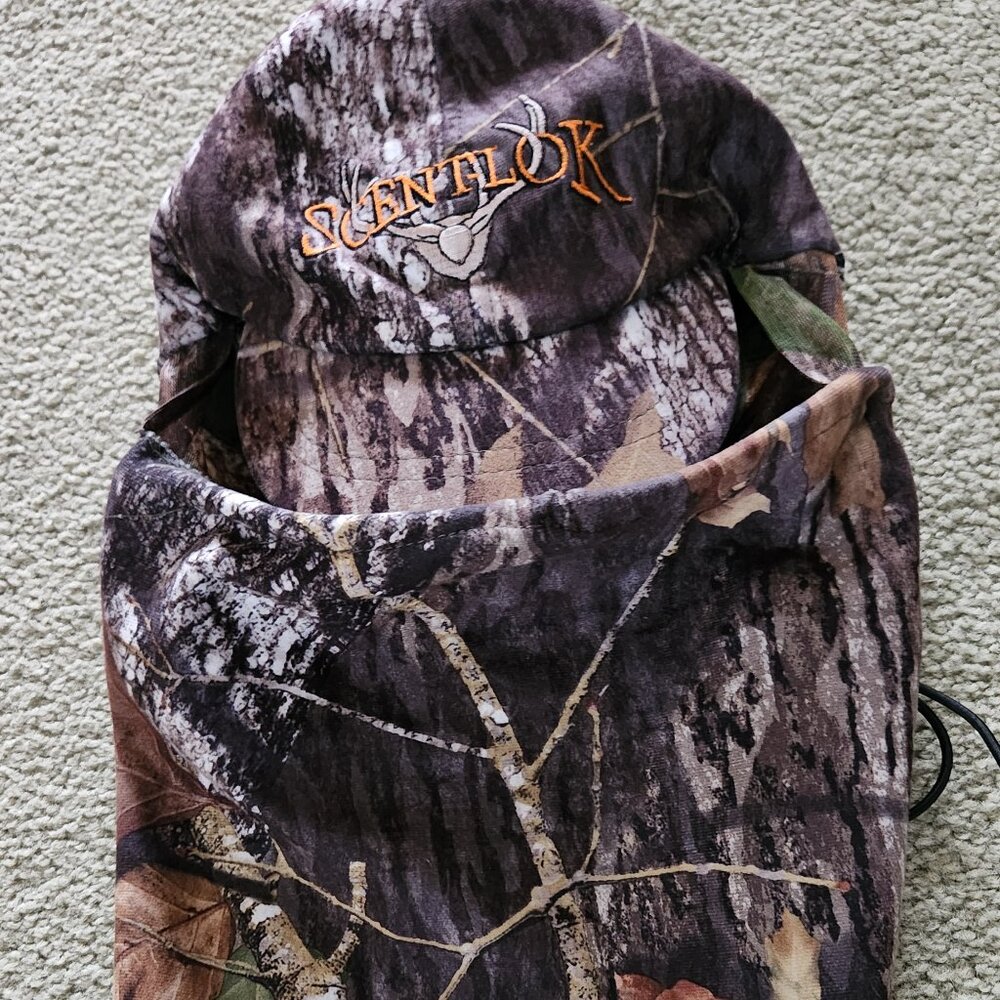 Deer hunting cap with attached neck gaiterand face mask